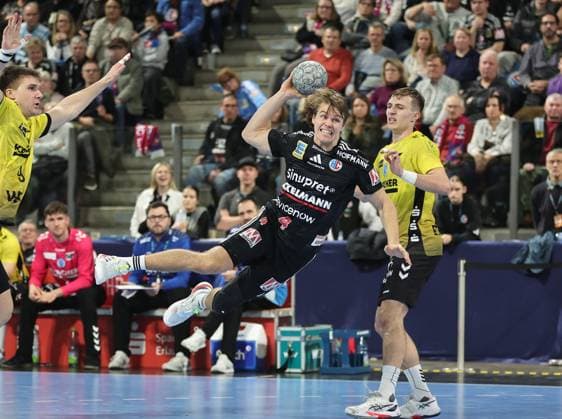 28 11 2025 Handball 1 Bundesliga DAIKIN HBL Season 2025 2026 14 Matchday HC Erlangen Metropolregion Nürnberg HCE TVB Stuttgart DaMa xdaxmax Andri Mar Runarsson 4, HC Erlangen HCE