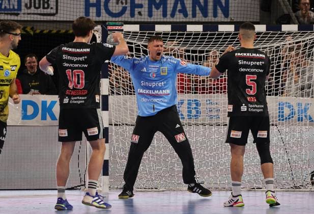 28 11 2025 Handball 1 Bundesliga DAIKIN HBL Season 2025 2026 14 Matchday HC Erlangen Metropolregion Nuremberg HCE TVB Stuttgart DaMa xdaxmax Dario Quenstedt 1, HC Erlangen HCE rejoices joy cheers jubilation