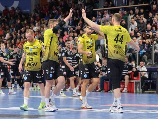 28 11 2025 Handball 1 Bundesliga DAIKIN HBL Season 2025 2026 14 Matchday HC Erlangen Metropolregion Nuremberg HCE TVB Stuttgart DaMa xdaxmax Team Team of TVB 1898 Stuttgart high-fives