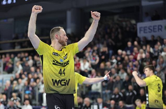 28 11 2025 Handball 1 Bundesliga DAIKIN HBL Season 2025 2026 14 Matchday HC Erlangen Metropolregion Nuremberg HCE TVB Stuttgart DaMa xdaxmax Lenny Rubin 44, TVB 1898 Stuttgart clenches fist fists rejoices joy