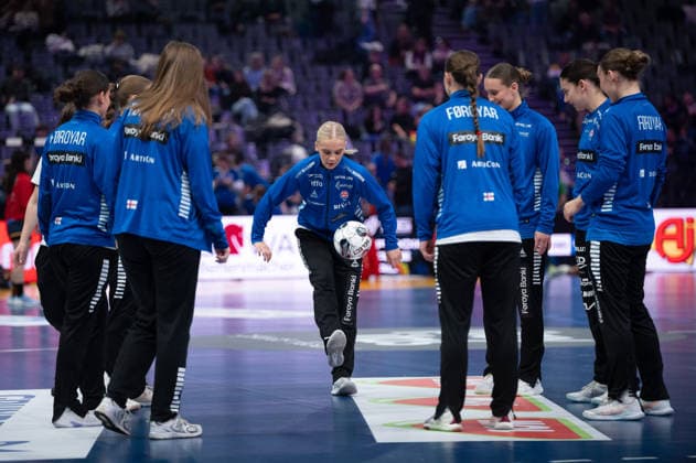 Players of Faroe Islands warming up for the IHF Women s Handball World Championship, WM, Weltmeisterschaft game between Spain and Faroe Islands at the SWT Arena in Trier, Germany Copyright: xMartinxPitschx xSPPx Sportspressphoto_SPR66767