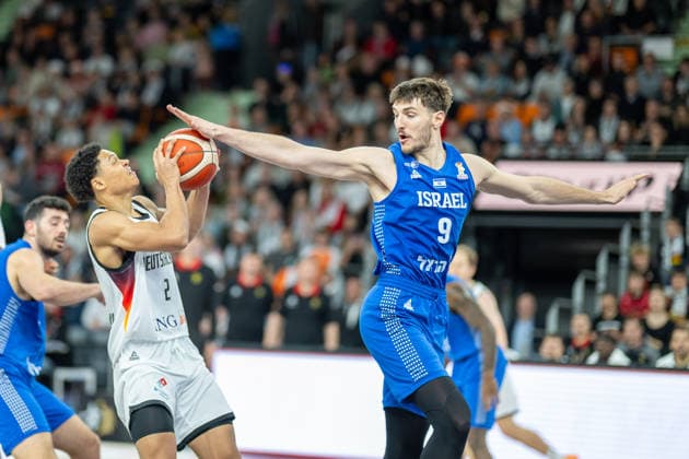 Jack Kayil Germany, 02 , Roman Sorkin Israel, 09 , GER, Germany vs Isreal, FIBA, Basketball, World Cup 2027 European Qualifiers, Country Match, Round 1, Group E, 28 11 2025, GER, Germany vs Isreal, FIBA, Basketball, World Cup 2027 European Qualifiers, Country Match, Round 1, Group E, 28 11 2025 Neu Ulm Copyright: xEibner-Pressefotox EP_EER