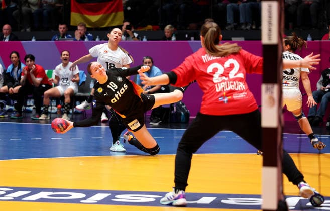 28 11 2025, Germany, Stuttgart, F27th IHF WomenÂs World Championship 2025, Uruguay vs Germany, v l Nieke Kühne GER , Augustina Modernell Amodio URY