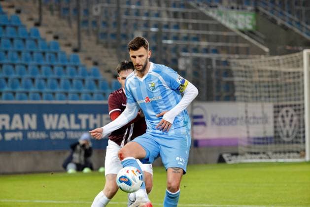 CFC vs BFC Dynamo 28 11 2025, Chemnitz, eins Stadion An der Gellertstrasse, Sport, Fußball, Regionalliga Nordost, Saison 2025 2026, 17 Spieltag, CFC, CFC vs BFC Dynamo Dejan Bozic am Ball Chemnitz Sachsen BRD