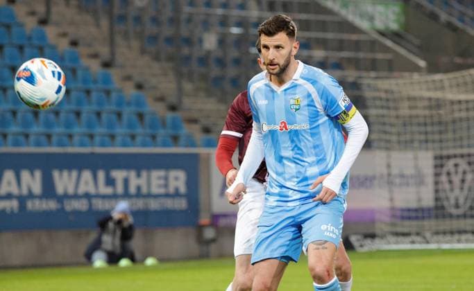 CFC vs BFC Dynamo 28 11 2025, Chemnitz, eins Stadion An der Gellertstrasse, Sport, Fußball, Regionalliga Nordost, Saison 2025 2026, 17 Spieltag, CFC, CFC vs BFC Dynamo Dejan Bozic am Ball Chemnitz Sachsen BRD