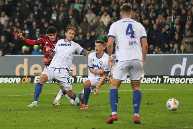 28 11 2025, xtgx, Soccer 2 Bundesliga Hannover 96 Karlsruher SC emspor, v l DFL DFB REGULATIONS PROHIBIT ANY USE OF PHOTOGRAPHS as IMAGE SEQUENCES and or QUASI VIDEO Hannover