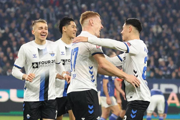 The players of SC Paderborn are happy about the goal to 0 1 by Laurin Curda SC Paderborn 07 during the match of the 2 Bundesliga season 2025 26 FC Schalke 04 SC Paderborn 07 Copyright Thomas Pakusch Copyright: Thomas Pakusch