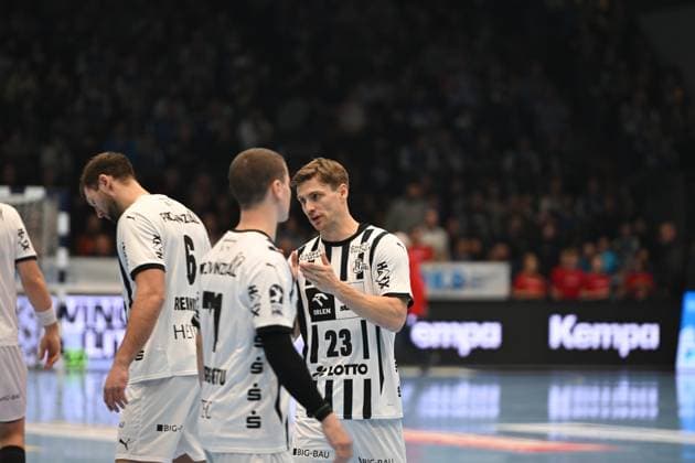Rune Dahmke 34 THW Kiel and Harald Reinkind 6 THW Kiel in conversation on the pitch Conversation between Rune Dahmke 34 THW Kiel and Harald Reinkind 6 THW Kiel Copyright: xspeedshotIPTCxTESTx