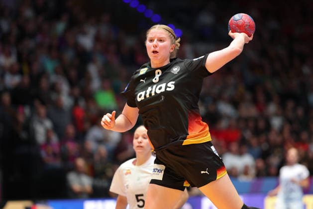 Uruguay Germany, IHF Womens Handball World Championship Nina Engel Germany, 8 preliminary round match of the Womens Handball World Championship between Uruguay and Germany on November 28, 2025 at the Porsche Arena in Stuttgart , Stuttgart Baden Württemberg Germany Porsche Arena