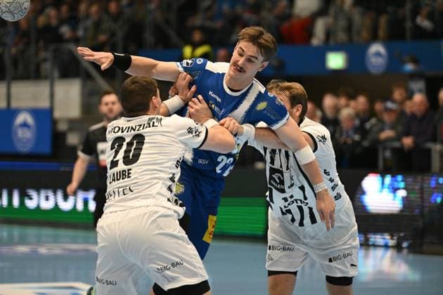 Felix Aellen 22 ThSV Eisenach is defended by two players from THW Kiel Defense against Felix Aellen 22 ThSV Eisenach Copyright: xspeedshotIPTCxTESTx