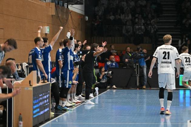 Fynn Hangstein 10 ThSV Eisenach and Timothy Reichmuth 5 ThSV Eisenach celebrate together with coach Sebastian Hinze 999 ThSV Eisenach Cheers from Fynn Hangstein 10 ThSV Eisenach and Timothy Reichmuth 5 ThSV Eisenach Copyright: xspeedshotIPTCxTESTx
