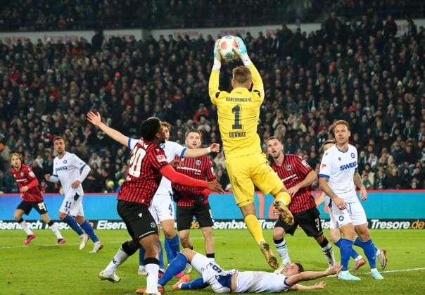 Germany Soccer 2 Bundesliga 2025 26, 14 Matchday Hannover 96 vs Karlsruher SC Heinz von Heiden Arena Stadion Hannover Zlatan BajramoviÄ‡ Zlatan Bajramovic Karlsruher SC Ime Okon Hannover 96, 20 Boris Tomiak Hannover 96, 3 Benjamin Källman Benjamin Kallman Hannover 96, 9 Nicolai Rapp Karlsruher SC, 6 Hannover Copyright: xAymanxAlahmedx