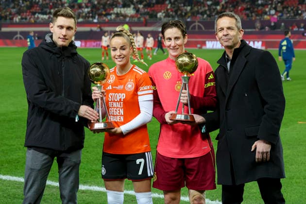 Giulia Gwinn Germany and goalkeeper Ann Katrin Berger Germany are named Players of the Year by Kicker Sports Magazine, UEFA Women s Nations League 2025 Final First Leg, Germany v Spain, Fritz Walter Stadion on November 28, 2025 in Kaiserslautern, Germany Photo by Marco Steinbrenner DeFodi Images Giulia Gwinn Germany and goalkeeper Ann Katrin Berger Germany are named Players of the Year by Kicker Sports Magazine, UEFA Women s Nations League 2025 Final First Leg, Germany v Spain, Fritz Walter Stadion, November 28, 2025 in Kaiserslautern, Germany Photo by Marco Steinbrenner DeFodi Images