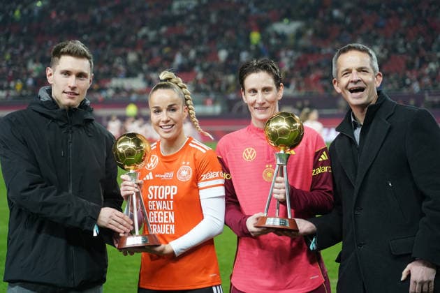 Player of the Year trophies are presented to Giulia Gwinn Germany, 7 , Goalkeeper Ann Katrin Berger Germany, 1 Kaiserslautern 28 11 2025 Germany vs Spain, Fritz Walter Stadion, Womens UEFA Nations League 2025, Final, First leg