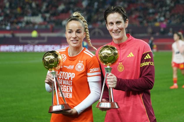 Player of the Year trophies are presented to Giulia Gwinn Germany, 7 , Goalkeeper Ann Katrin Berger Germany, 1 Kaiserslautern 28 11 2025 Germany vs Spain, Fritz Walter Stadion, Womens UEFA Nations League 2025, Final, First leg