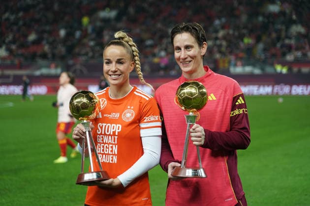 Player of the Year trophies are presented to Giulia Gwinn Germany, 7 , Goalkeeper Ann Katrin Berger Germany, 1 Kaiserslautern 28 11 2025 Germany vs Spain, Fritz Walter Stadion, Womens UEFA Nations League 2025, Final, First leg