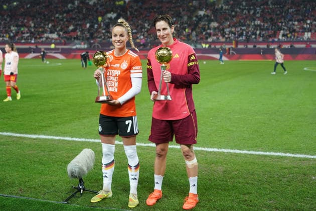 Player of the Year trophies are presented to Giulia Gwinn Germany, 7 , Goalkeeper Ann Katrin Berger Germany, 1 Kaiserslautern 28 11 2025 Germany vs Spain, Fritz Walter Stadion, Womens UEFA Nations League 2025, Final, First leg