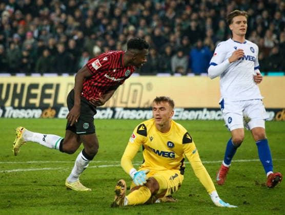 Germany Soccer 2 Bundesliga 2025 26, 14 Matchday Hannover 96 vs Karlsruher SC Heinz von Heiden Arena Stadion Hannover Mustapha Bundu Hannover 96, 7 Zlatan BajramoviÄ‡ Zlatan Bajramovic Karlsruher SC Hannover Copyright: xAymanxAlahmedx
