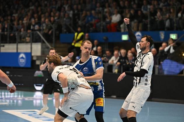 Domagoj Duvnjak 4 THW Kiel in a duel with Fynn Hangstein 10 ThSV Eisenach A duel between Domagoj Duvnjak 4 THW Kiel and Fynn Hangstein 10 ThSV Eisenach Copyright: xspeedshotIPTCxTESTx