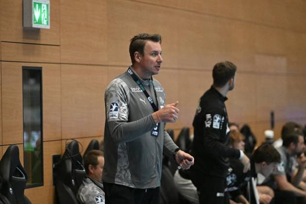 Filip Jicha 999 THW Kiel gives instructions on the touchline Coach Filip Jicha 999 THW Kiel gives instructions Copyright: xspeedshotIPTCxTESTx