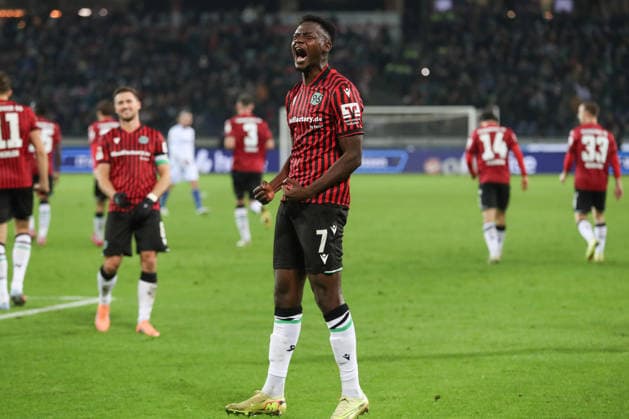 28 11 2025, xtgx, Fußball 2 Bundesliga Hannover 96 Karlsruher SC emspor, v l jubilation after the 3 0 by Mustapha Bundu Hannover, 7 DFL DFB REGULATIONS PROHIBIT ANY USE OF PHOTOGRAPHS as IMAGE SEQUENCES and or QUASI VIDEO Hannover