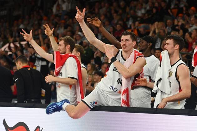 Deutsche Bank,Player GER, Cheering,Joy,Enthusiasm, David KRAMER GER , Basketball Laenderspiel WM Laenderspiel Qualifikation Deutschland GER Israel ISR am 28 11 2025 rtiopharm Arena Neu Ulm Â