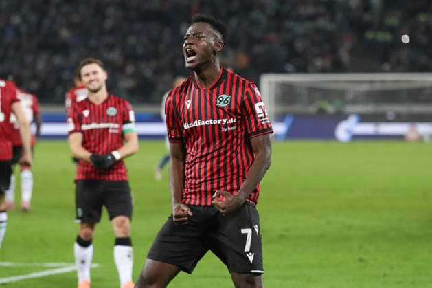 28 11 2025, xtgx, Fußball 2 Bundesliga Hannover 96 Karlsruher SC emspor, v l jubilation after the 3 0 by Mustapha Bundu Hannover, 7 DFL DFB REGULATIONS PROHIBIT ANY USE OF PHOTOGRAPHS as IMAGE SEQUENCES and or QUASI VIDEO Hannover