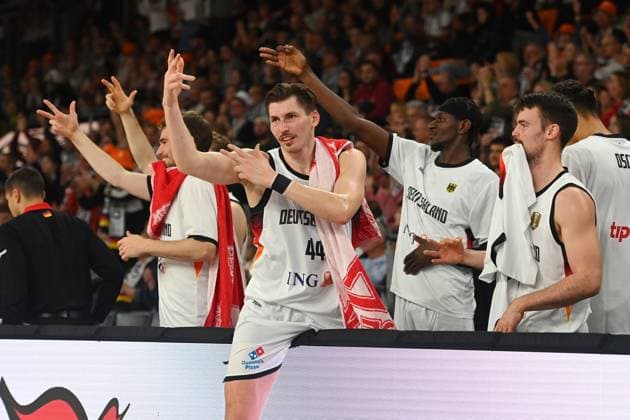 Deutsche Bank,Player GER, Cheering,Joy,Enthusiasm, David KRAMER GER , Basketball Laenderspiel WM Laenderspiel Qualifikation Deutschland GER Israel ISR am 28 11 2025 rtiopharm Arena Neu Ulm Â