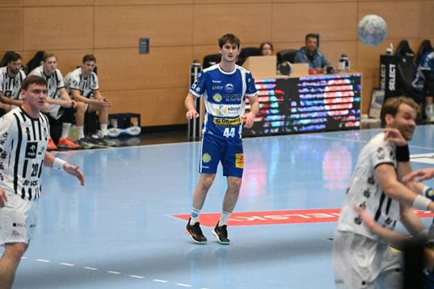 Stephan Seitz 44 ThSV Eisenach and Lukas Laube 20 THW Kiel position themselves on the pitch Players Stephan Seitz 44 ThSV Eisenach and Lukas Laube 20 THW Kiel on the pitch Copyright: xspeedshotIPTCxTESTx