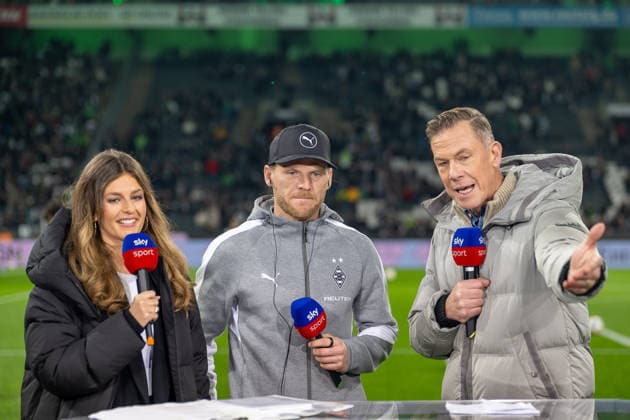 28 11 2025, Soccer 1 Bundesliga, Season 2025 2026, Matchday 12, Borussia Moenchengladbach RB Leipzig at Borussia Park in Moenchengladbach Eugen Polanski Borussia Moenchengladbach, coach in an interview on Sky Sport In addition, Erik Meijer football expert Important note According to the regulations of the DFL German Football League or the DFB German Football Association, it is prohibited, to utilize or have utilized photographs taken in the stadium and or of the match in the form of sequential images and or video-like photo series Foto Kirchner Media Thomas Haesler Copyright: xKirchner-Media ThomasxHaeslerx