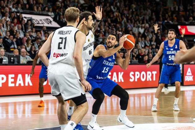 GER, FIBA Basketball World Cup 2027, European Qualifiers, Germany Israel 28 11 2025, Ratiopharm Arena, Neu Ulm, GER, FIBA Basketball World Cup 2027, European Qualifiers, Germany Israel Lior Carreira Israel, No15 Â Photo Alexander Trienitz Neu Ulm Ratiopharm Arena Bayern Germany