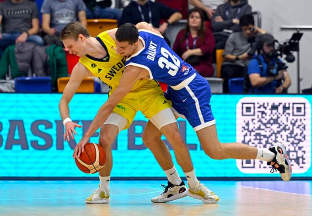 L-R Tobias Borg (SWE) and Richard Balint (CZE) in action during the 2027 European Championship, EM, Europameisterschaft men s basketball qualifier, Group H, Czech Republic vs Sweden in Prague, Czech Republic, November 28, 2025. (CTKxPhoto KaterinaxSulova) CTKPhotoP2025112807304  CTKPhotoP2025112807304