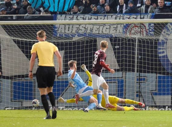 CFC vs BFC Dynamo 28 11 2025, Chemnitz, eins Stadion An der Gellertstrasse, Sport, Fußball, Regionalliga Nordost, Saison 2025 2026, 17 Spieltag, CFC, CFC vs BFC Dynamo Goal for BFC by Willi Reinecke Chemnitz Sachsen BRD