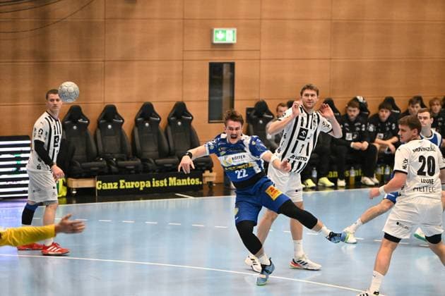 Felix Aellen 22, ThSV Eisenach throws on goal Felix Aellen 22, ThSV Eisenach throws on goal Copyright: xspeedshotIPTCxTESTx