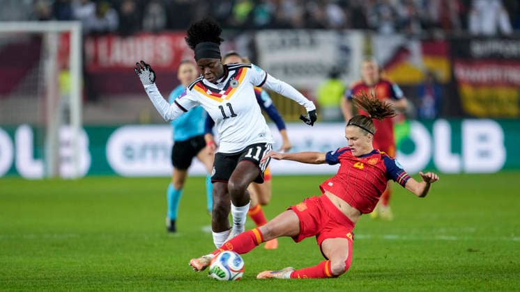 v li Nicole Anyomi DFB Women, 11 , Irene Paredes Hernandez Spain, 4 , duel, duel, tackle, tackling, dynamics, action, action, 28 11 2025, Kaiserslautern Germany , football, UEFA Women s Nations League, final, first leg, Germany Spain, THE EVENT REGULATIONS PROHIBIT ANY USE OF PHOTOGRAPHS AS IMAGE SEQUENCES AND OR QUASI VIDEO xozx