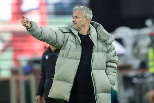 National coach Christian Wueck Germany gestures, UEFA Women s Nations League 2025 Final First Leg, Germany v Spain, Fritz Walter Stadion on November 28, 2025 in Kaiserslautern, Germany Photo by Marco Steinbrenner DeFodi Images National coach Christian Wueck Germany gestures, UEFA Women s Nations League 2025 Final First Leg, Germany v Spain, Fritz Walter Stadion, November 28, 2025 in Kaiserslautern, Germany Photo by Marco Steinbrenner DeFodi Images