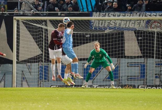 CFC vs BFC Dynamo 28.11.2025, Chemnitz, eins Stadion- An der Gellertstrasse, Fussball, Regionalliga Nordost, Saison 2025 2026, 17. Spieltag, CFC, CFC vs BFC Dynamo Gefahr vor dem BFC- Tor Chemnitz Sachsen BRD
