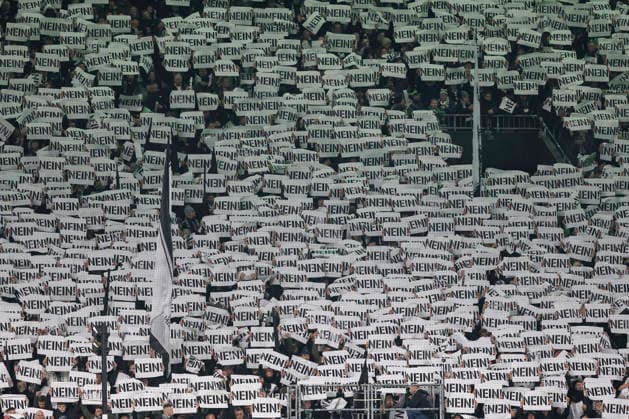 Mönchengladbach, Germany, 28 11 25 the fans of Borussia Mönchengladbach with banners No during the Bundesliga match between Borussia Mönchengladbach vs RB Leipzig at the stadium in Borussia Park Mönchengladbach stadium in Borussia Park North Rhine Westphalia Germany Copyright: xBrauer-Fotoagenturx xAdrianxSchlx