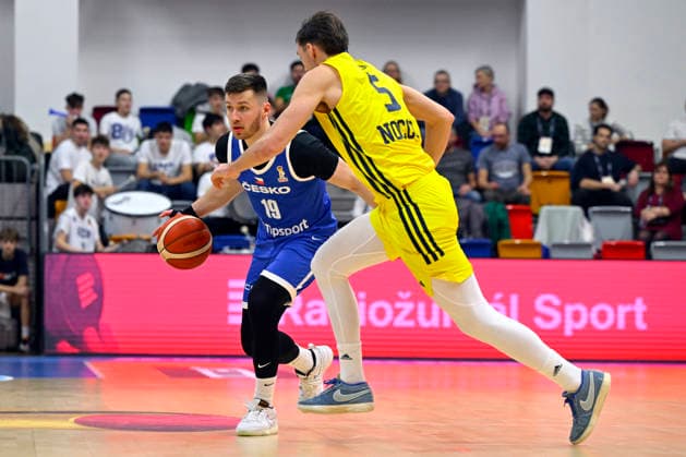 L-R Ondrej Sehnal (CZE) and Wilhelm Falk (SWE) in action during the 2027 European Championship, EM, Europameisterschaft men s basketball qualifier, Group H, Czech Republic vs Sweden in Prague, Czech Republic, November 28, 2025. (CTKxPhoto KaterinaxSulova) CTKPhotoP2025112807335  CTKPhotoP2025112807335