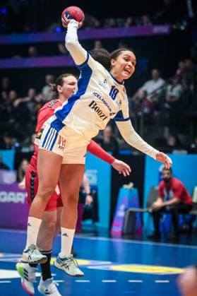 Lovisa Thompson Iceland, 19 GER, Serbia Iceland, Handball World Championship, Preliminary Round, Group C, 28 11 2025 GER, Serbia Iceland, Handball World Championship, Preliminary Round, Group C, 28 11 2025 Stuttgart Copyright: xSandyxDinkelackerx EP_SDR