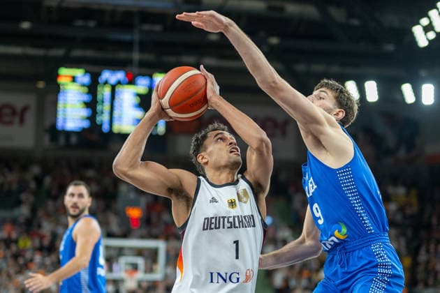 Oscar Da Silva Germany, 01 , Roman Sorkin Israel, 09 , GER, Germany vs Isreal, FIBA, Basketball, World Cup 2027 European Qualifiers, Country Match, Round 1, Group E, 28 11 2025, GER, Germany vs Isreal, FIBA, Basketball, World Cup 2027 European Qualifiers, Country Match, Round 1, Group E, 28 11 2025 Neu Ulm Copyright: xEibner-Pressefotox EP_EER