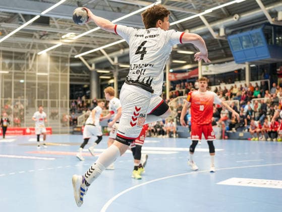 Paul Holzhacker VfL Luebeck Schwartau, 04 on goal throw TuSEM Essen vs 1 VfL Luebeck Schwartau, Handball, 2 Bundesliga, Matchday 13, Season 2025 2026, 28 11 2025 TuSEM Essen vs 1 VfL Luebeck Schwartau, Handball, 2 Bundesliga, Matchday 13, Season 2025 2026, 28 11 2025 Essen Copyright: xEibner-Pressefoto DamianxKruczynx EP_DKI