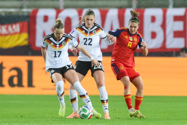 Franziska Kett Germany , Jule Brand Germany and Mariona Caldentey Spain battle for the ball, UEFA Women s Nations League 2025 Final First Leg, Germany v Spain, Fritz Walter Stadion, November 28, 2025 in Kaiserslautern, Germany Photo by Marco Steinbrenner DeFodi Images Franziska Kett Germany , Jule Brand Germany and Mariona Caldentey Spain battle for the ball, UEFA Women s Nations League 2025 Final First Leg, Germany v Spain, Fritz Walter Stadion, November 28, 2025 in Kaiserslautern, Germany Photo by Marco Steinbrenner DeFodi Images
