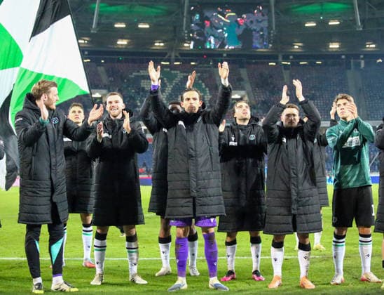 Germany Soccer 2 Bundesliga 2025 26, 14 Matchday Hannover 96 vs Karlsruher SC Heinz von Heiden Arena Stadion Hannover Victory celebration Enzo Leopold Hannover 96, 8 Nahuel Noll Hannover 96, 1 Virgil GhiÅ£Äƒ Virgil Ghita Hannover 96, 5 Boris Tomiak Hannover 96, 3 Mustapha Bundu Hannover 96, 7 Husseyn Chakroun Hannover 96, 14 Nahuel Noll Hannover 96, 1 NoÃ l AsÃ ko Noel Aseko Hannover 96, 15 Benjamin Källman Benjamin Kallman Hannover 96, 9 Hannover Copyright: xAymanxAlahmedx