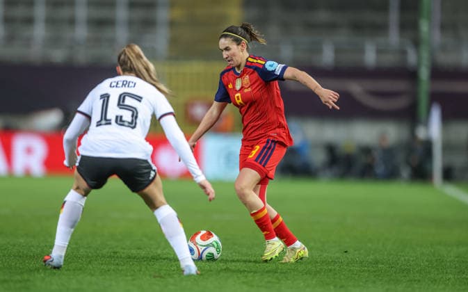 GER, Kaiserslautern, Germany vs Spain, international match, football, UEFA, 2025 2026 season, Womens Nations League, Fritz Walter Stadion, final, first leg in picture from l Selina Cerci Germany 15 , Mariona Maria Caldentey DFB DFL REGULATIONS PROHIBIT ANY USE OF PHOTOGRAPHS AS IMAGE SEQUENCES AND OR QUASI VIDEO, 28 11 2025 Copyright: HMBxMedia HendrikxHamelau