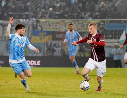 CFC vs BFC Dynamo 28 11 2025, Chemnitz, eins Stadion An der Gellertstrasse, Sport, Fußball, Regionalliga Nordost, Saison 2025 2026, 17 Spieltag, CFC, CFC vs BFC Dynamo Links Tom Baumgart Chemnitz Sachsen BRD