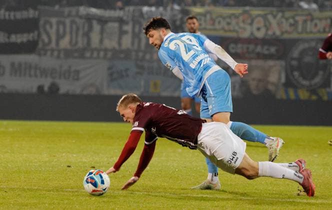 CFC vs BFC Dynamo 28 11 2025, Chemnitz, eins Stadion An der Gellertstrasse, Sport, Fußball, Regionalliga Nordost, Saison 2025 2026, 17 Spieltag, CFC, CFC vs BFC Dynamo right Tom Baumgart Chemnitz Sachsen BRD