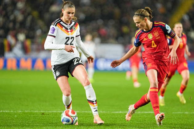 Football UEFA Women s Nations League, Final Match 1, Germany Spain on 28 11 2025 in Kaiserslautern Fritz Walter Stadion , Germany, Season 2025 2026 Jule Brand 22, GER in duel with Irene Paredes 4, ESP Kaiserslautern Fritz Walter Stadion Germany Copyright: xChristophxKinzingerx