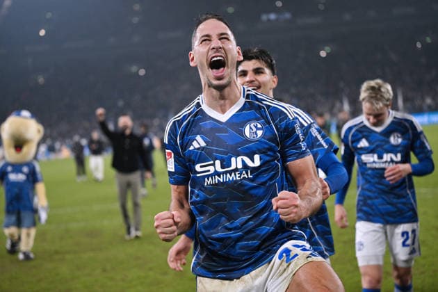 Jubel Nikola Katic FC Schalke 04 28 11 2025, Fußball 2 Bundesliga, Saison 2025 2026, 14 Spieltag, FC Schalke 04 SC Paderborn DFL regulations prohibit any use of photographs as image sequences and or quasi video Gelsenkirchen Veltins Arena Nordrhein Westfalen Germany Team2