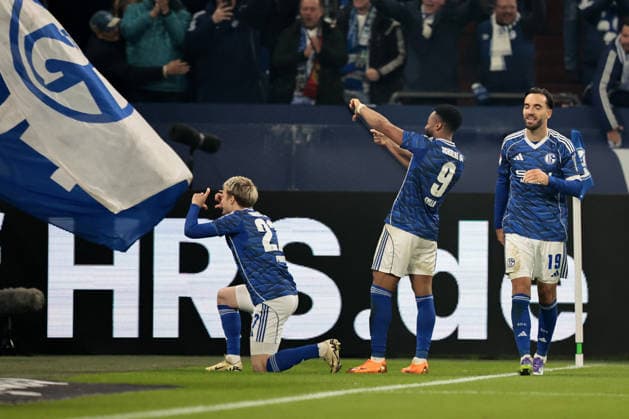 The players of FC Schalke 04 are happy about the goal to 2 1 by Bryan Lasme FC Schalke 04 during the match of the 2 Bundesliga season 2025 26 FC Schalke 04 SC Paderborn 07 Copyright Thomas Pakusch Copyright: Thomas Pakusch
